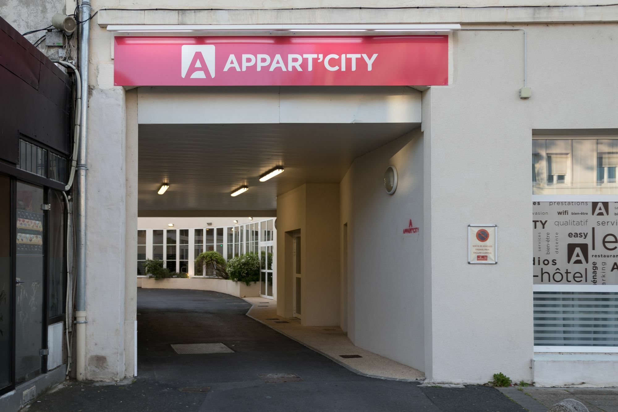 Апарт отель Appart'City Confort Niort Centre Экстерьер фото